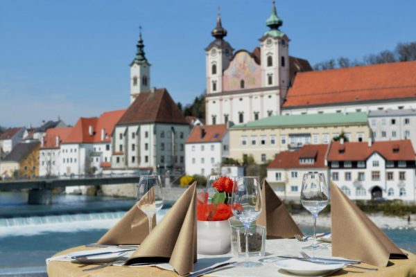 Gastgarten im Hotel Minichmayr. Das beste Restaurant in Steyr